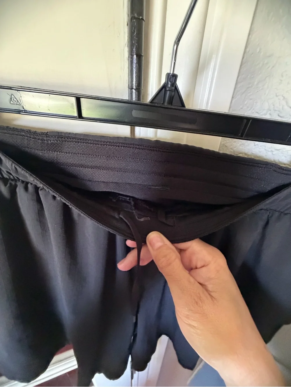 lululemon Women’s Black Lined Running Shorts Drawstring Zip Pocket Size 6/8